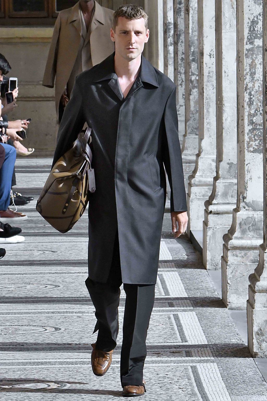 Fashion Week Paris Spring/Summer 2019 look 28 from the Dunhill collection menswear