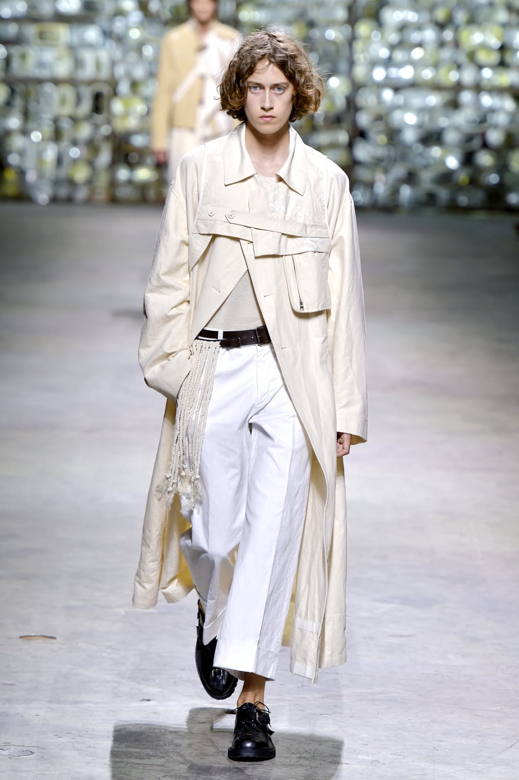 Fashion Week Paris Spring/Summer 2017 look 1 from the Dries Van Noten collection 男装
