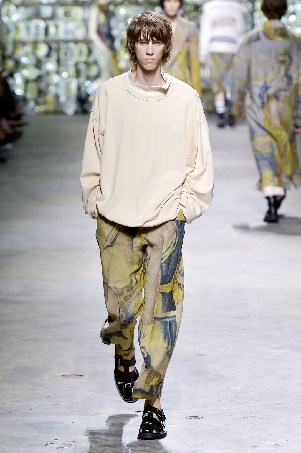 Fashion Week Paris Spring/Summer 2017 look 12 from the Dries Van Noten collection 男装