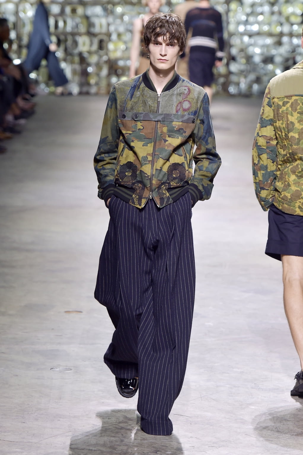 Fashion Week Paris Spring/Summer 2017 look 30 from the Dries Van Noten collection menswear