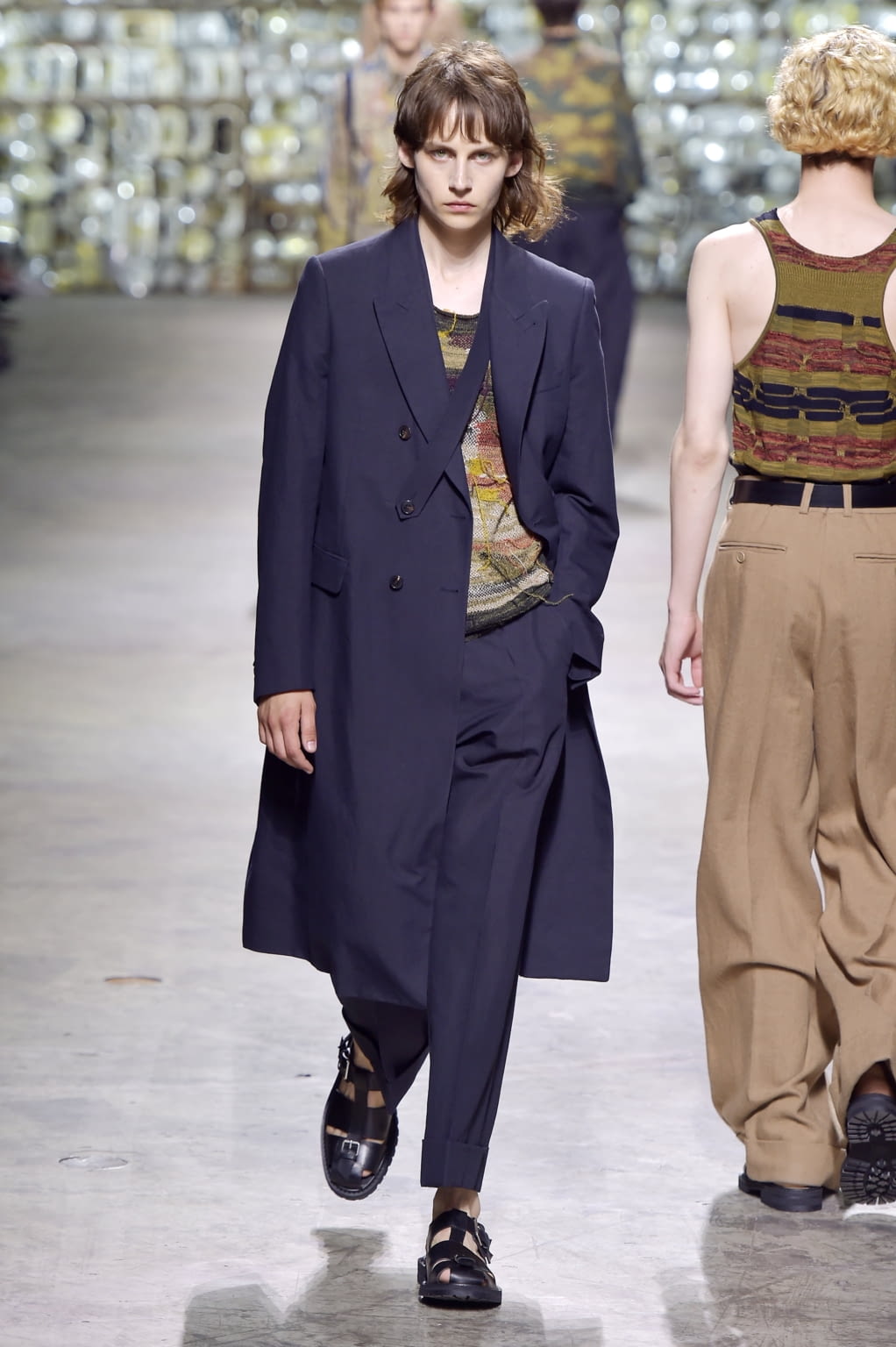 Fashion Week Paris Spring/Summer 2017 look 32 from the Dries Van Noten collection 男装