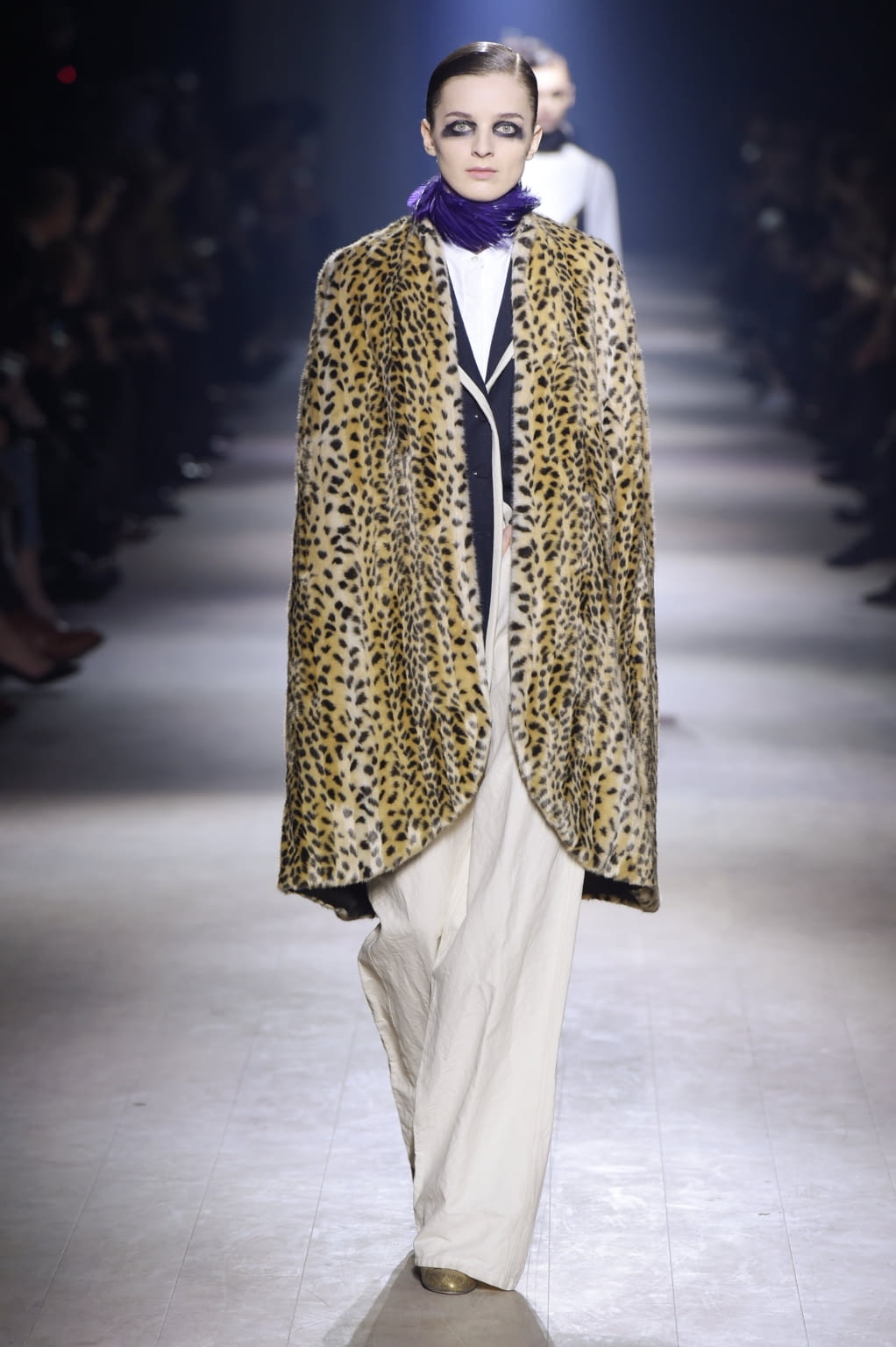 Fashion Week Paris Fall/Winter 2016 look 2 from the Dries Van Noten collection womenswear