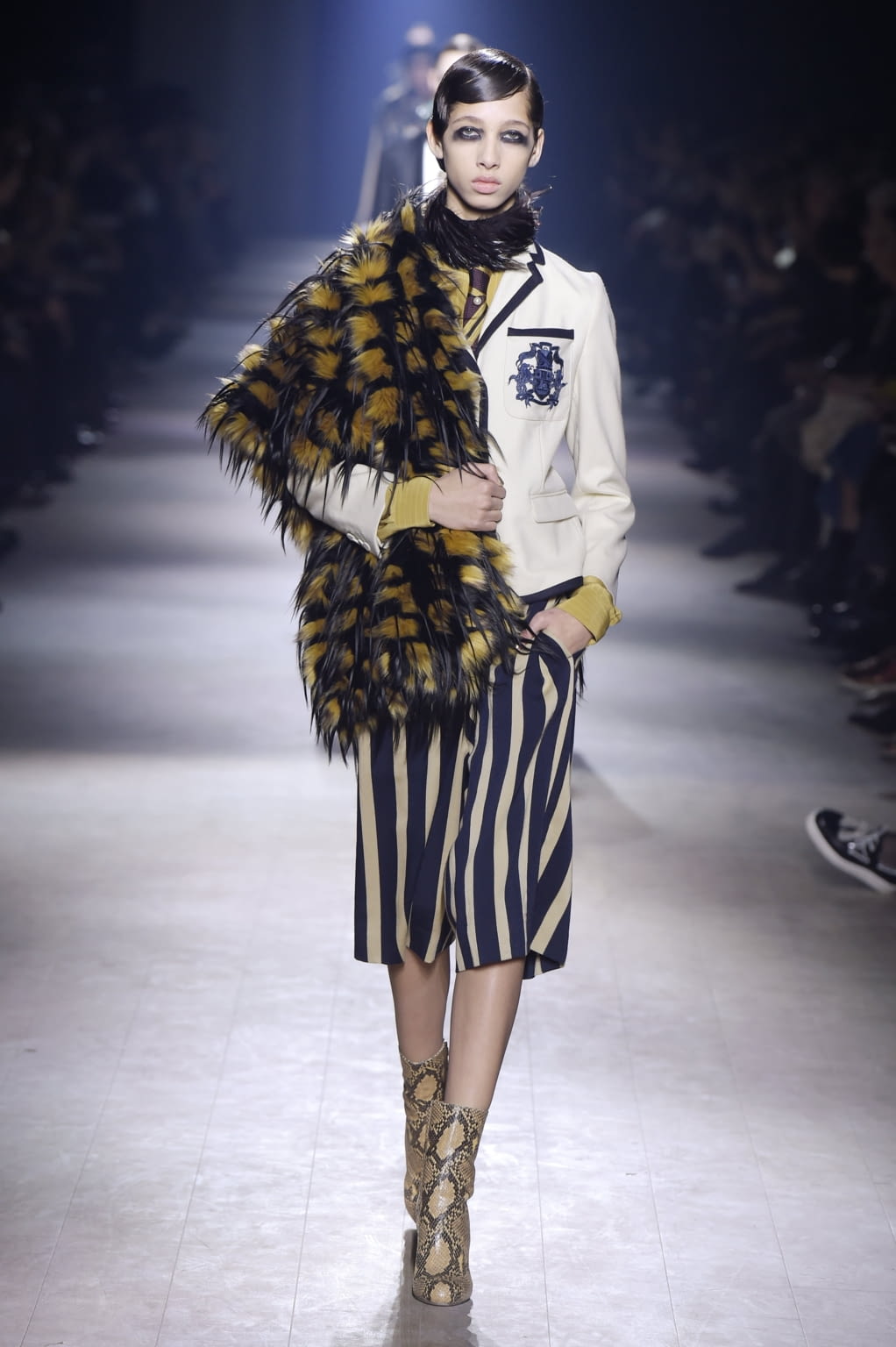 Fashion Week Paris Fall/Winter 2016 look 6 from the Dries Van Noten collection womenswear