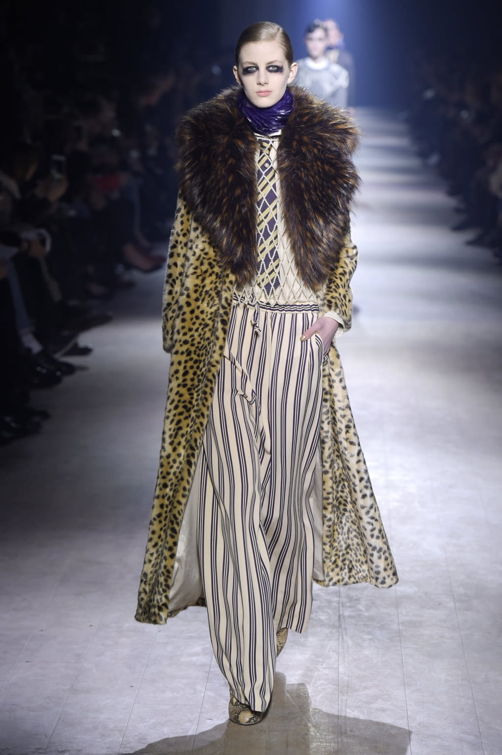 Fashion Week Paris Fall/Winter 2016 look 14 from the Dries Van Noten collection womenswear