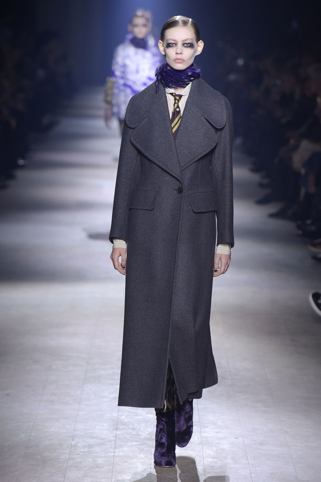 Fashion Week Paris Fall/Winter 2016 look 16 from the Dries Van Noten collection womenswear