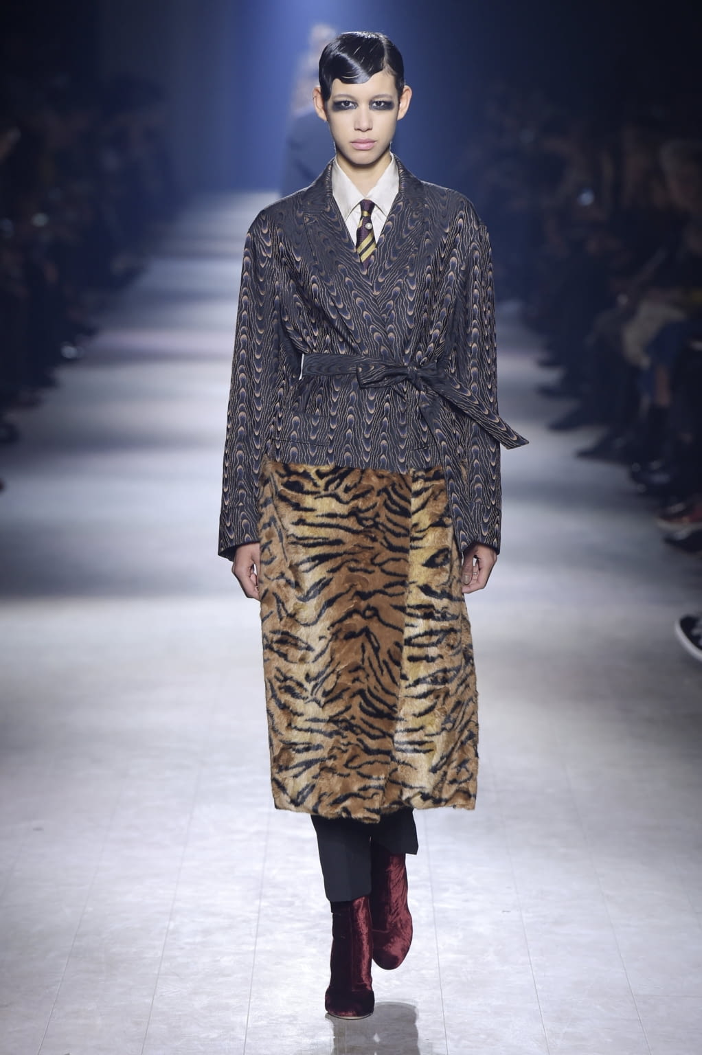 Fashion Week Paris Fall/Winter 2016 look 22 from the Dries Van Noten collection 女装