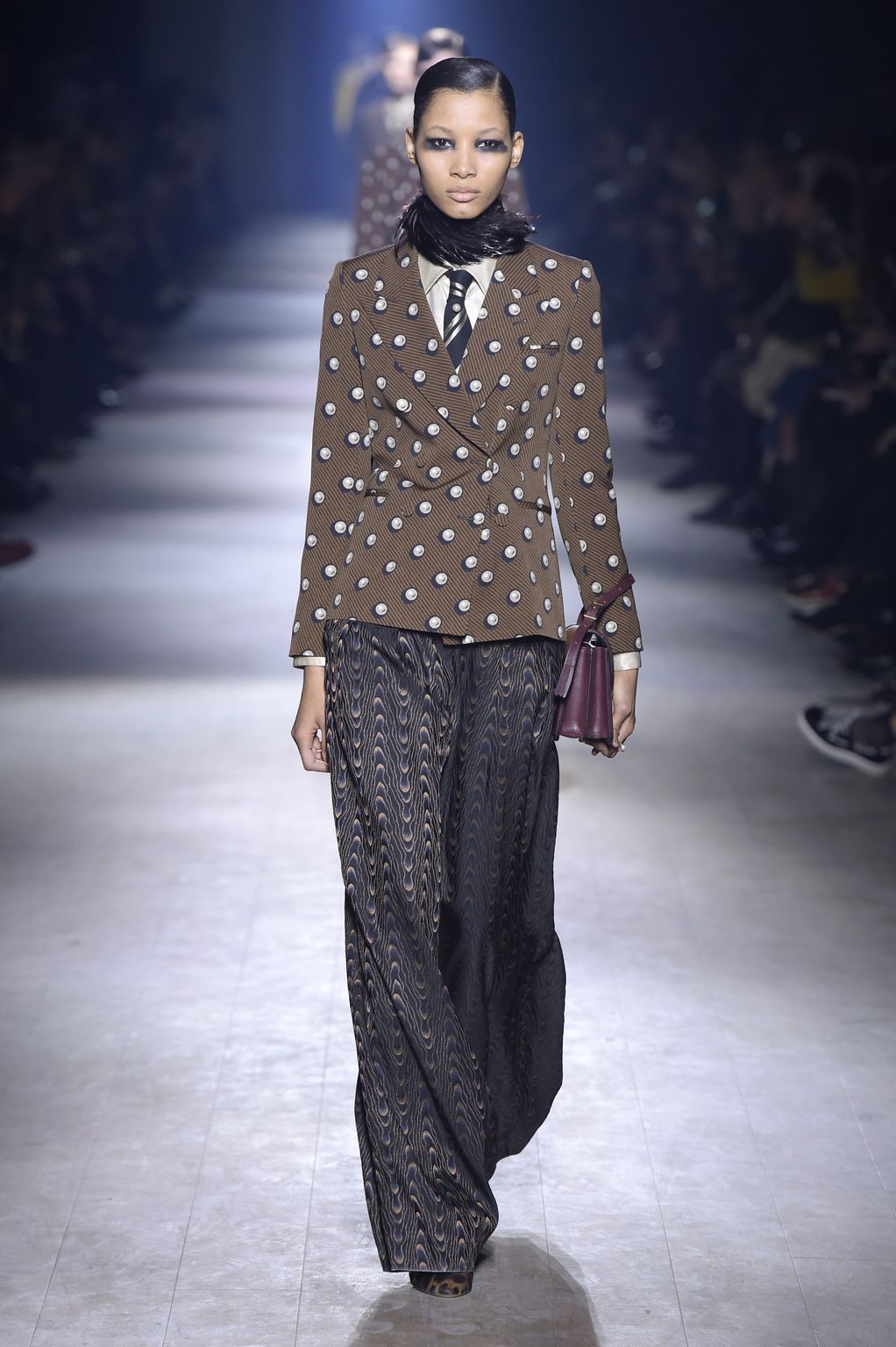 Fashion Week Paris Fall/Winter 2016 look 24 from the Dries Van Noten collection womenswear