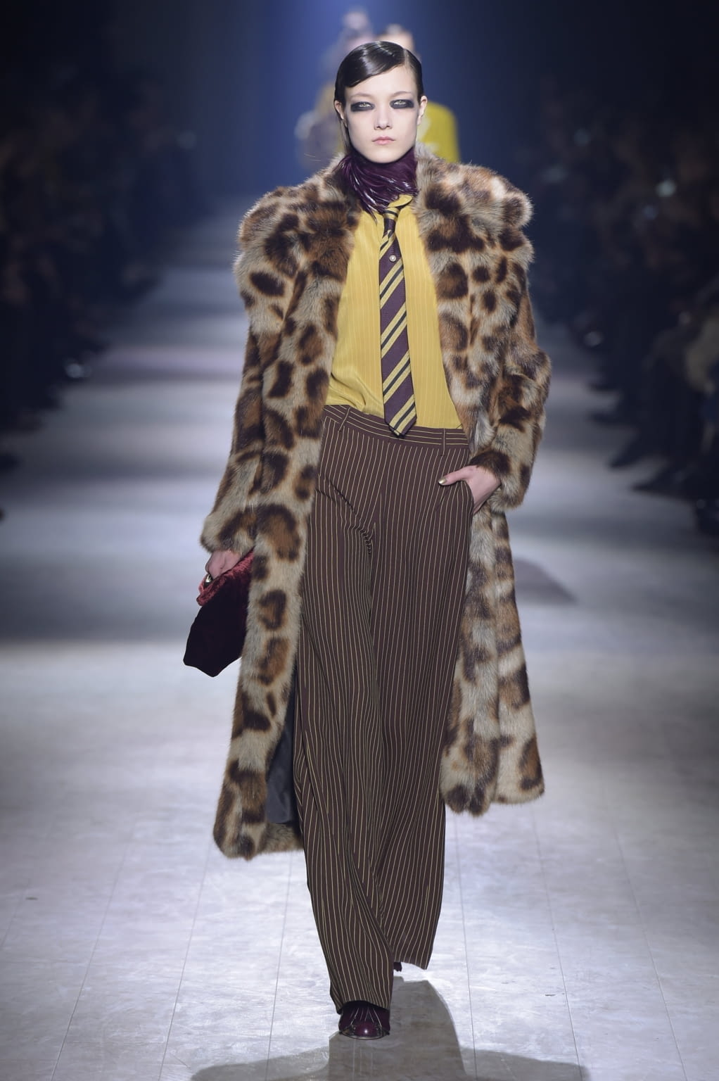 Fashion Week Paris Fall/Winter 2016 look 28 from the Dries Van Noten collection 女装