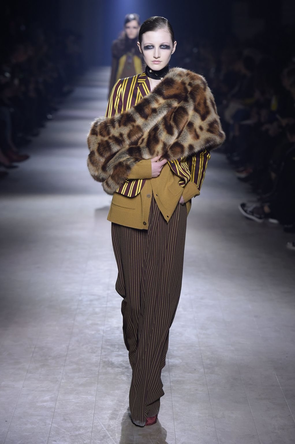 Fashion Week Paris Fall/Winter 2016 look 30 from the Dries Van Noten collection 女装