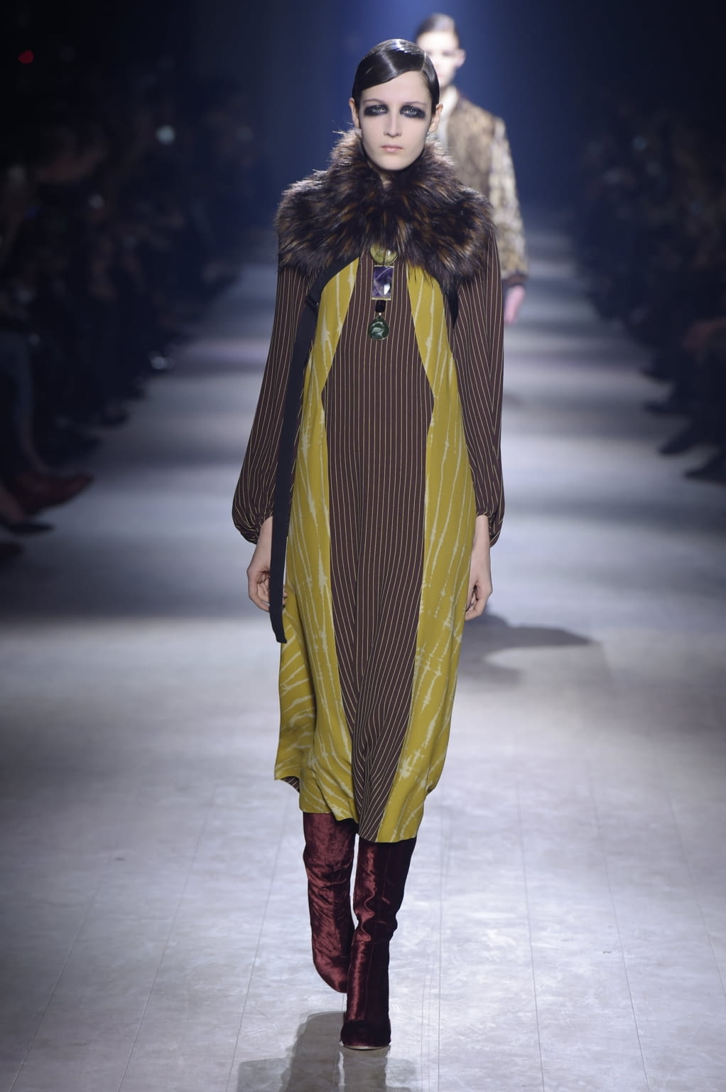 Fashion Week Paris Fall/Winter 2016 look 31 from the Dries Van Noten collection 女装