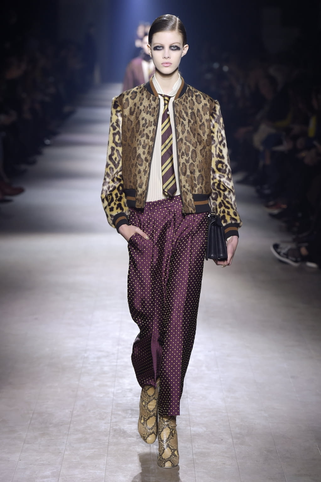 Fashion Week Paris Fall/Winter 2016 look 32 from the Dries Van Noten collection 女装