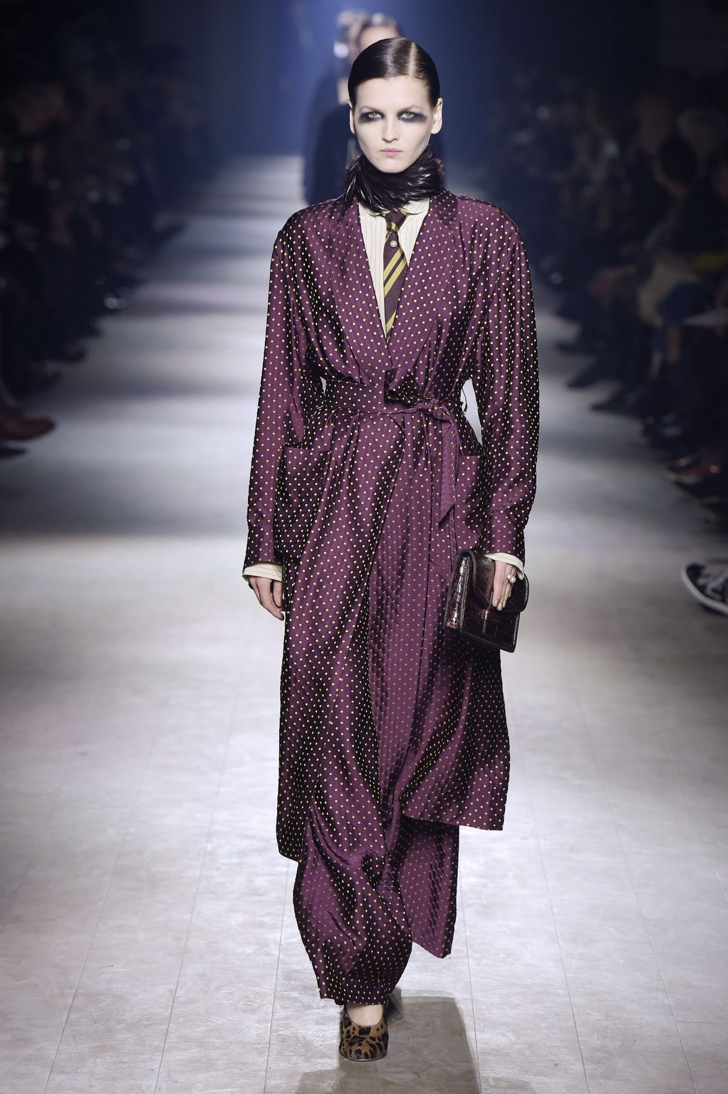 Fashion Week Paris Fall/Winter 2016 look 33 from the Dries Van Noten collection 女装
