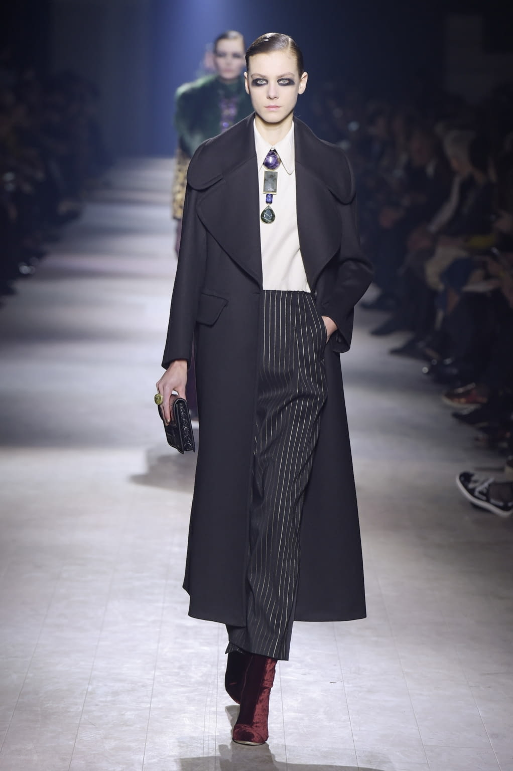 Fashion Week Paris Fall/Winter 2016 look 38 from the Dries Van Noten collection 女装