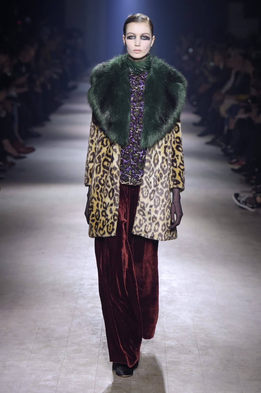 Fashion Week Paris Fall/Winter 2016 look 39 from the Dries Van Noten collection womenswear