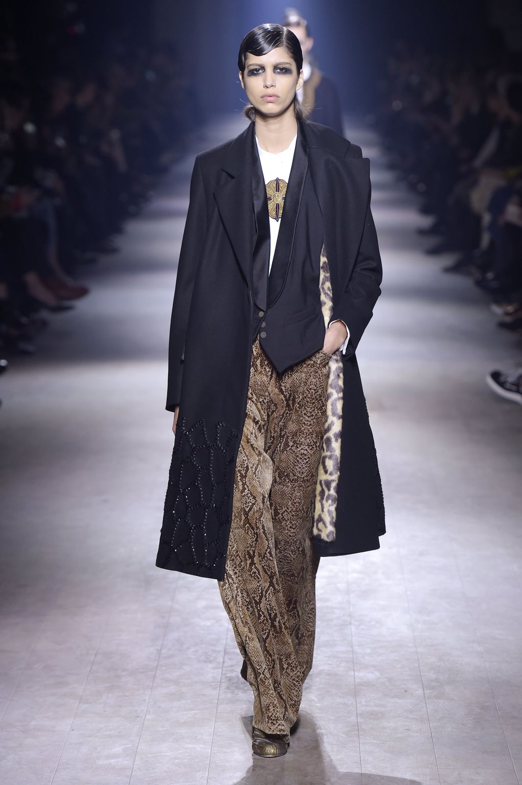 Fashion Week Paris Fall/Winter 2016 look 57 from the Dries Van Noten collection 女装