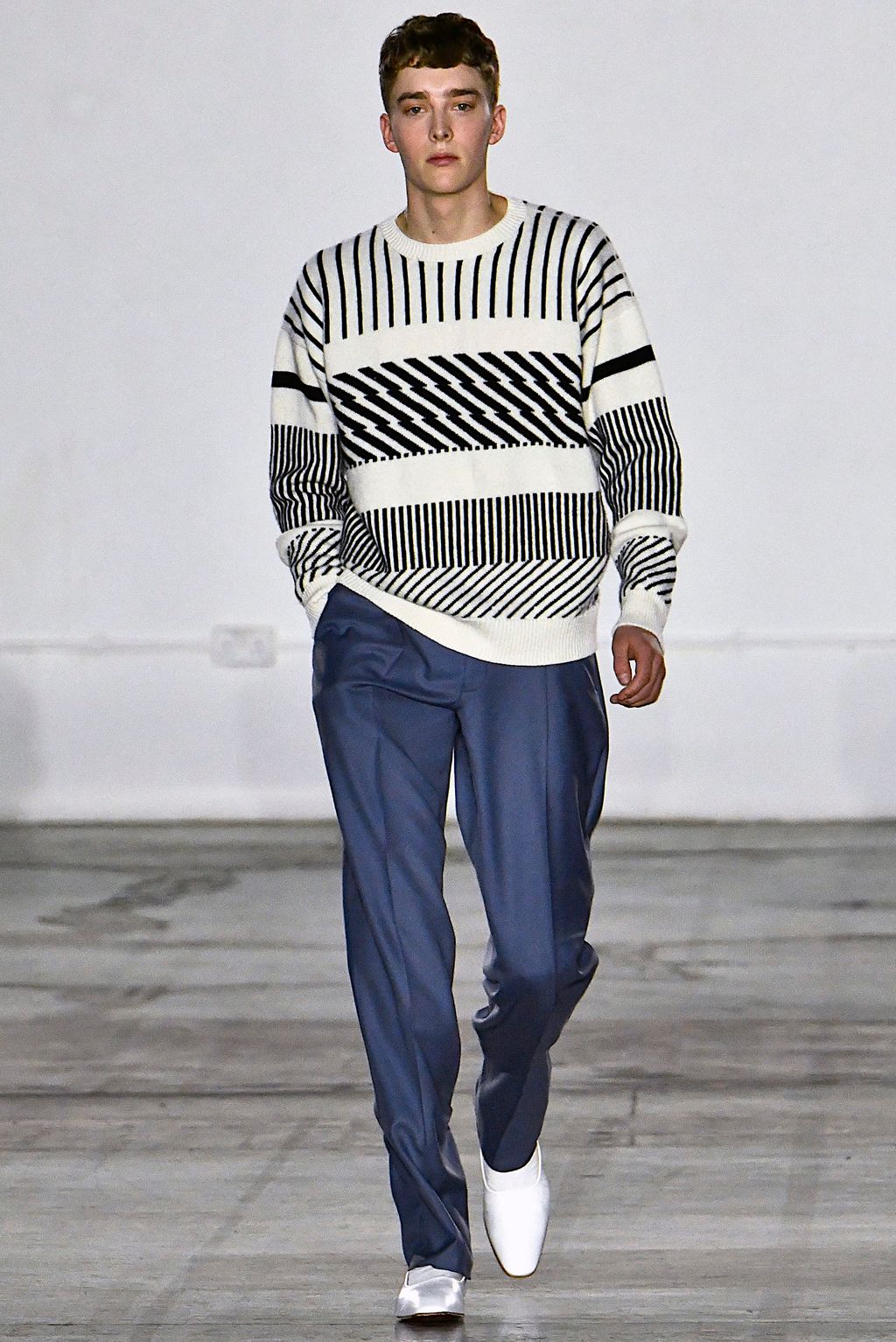 Fashion Week London Fall/Winter 2019 look 2 from the E. Tautz collection 男装
