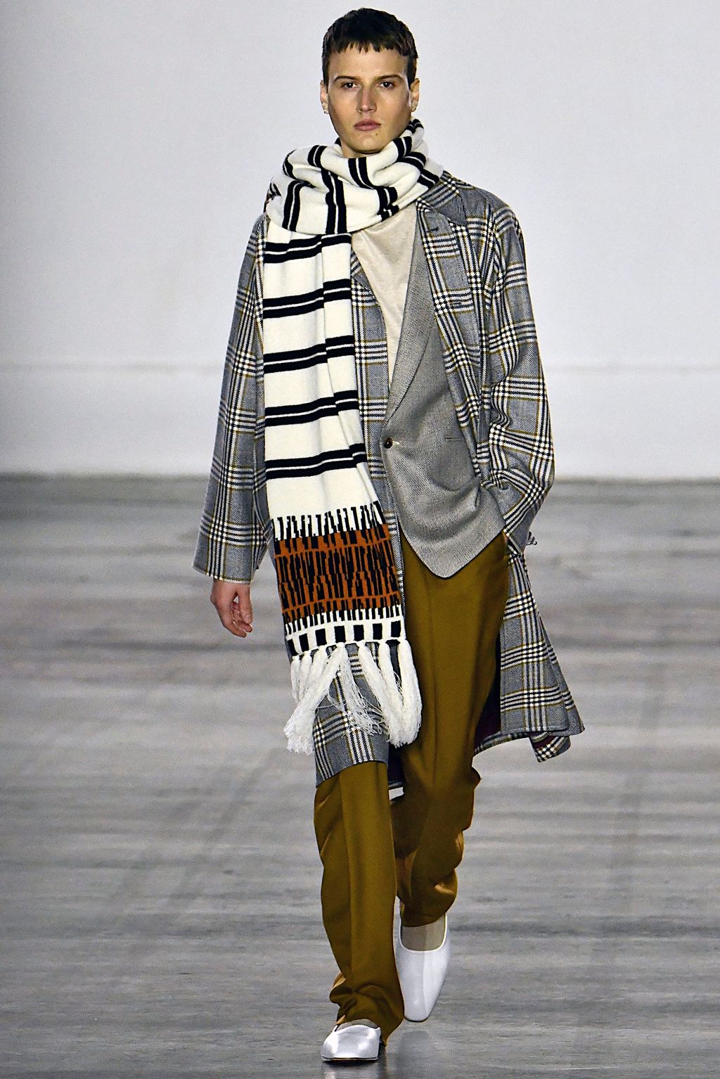 Fashion Week London Fall/Winter 2019 look 10 from the E. Tautz collection 男装