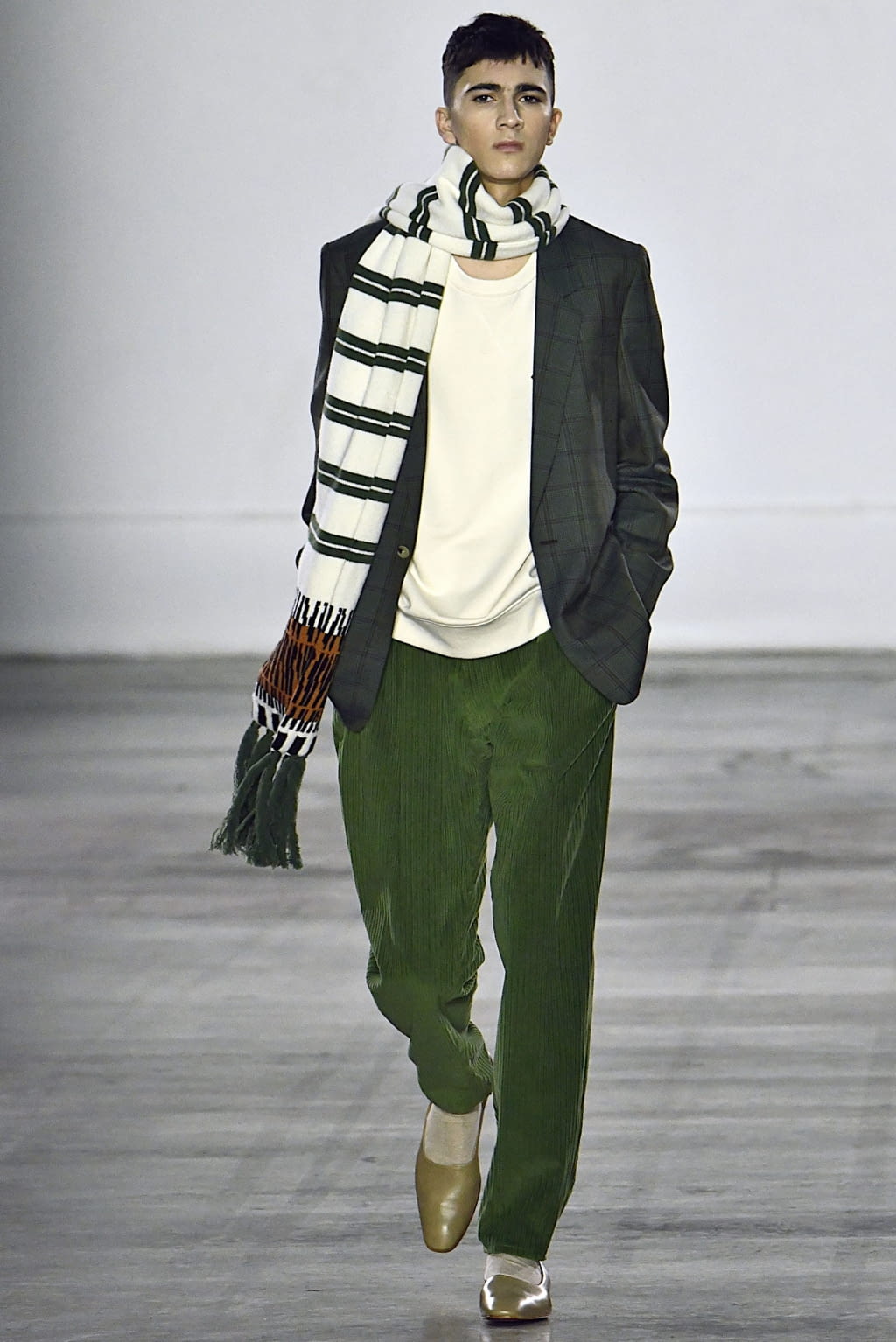 Fashion Week London Fall/Winter 2019 look 12 from the E. Tautz collection menswear
