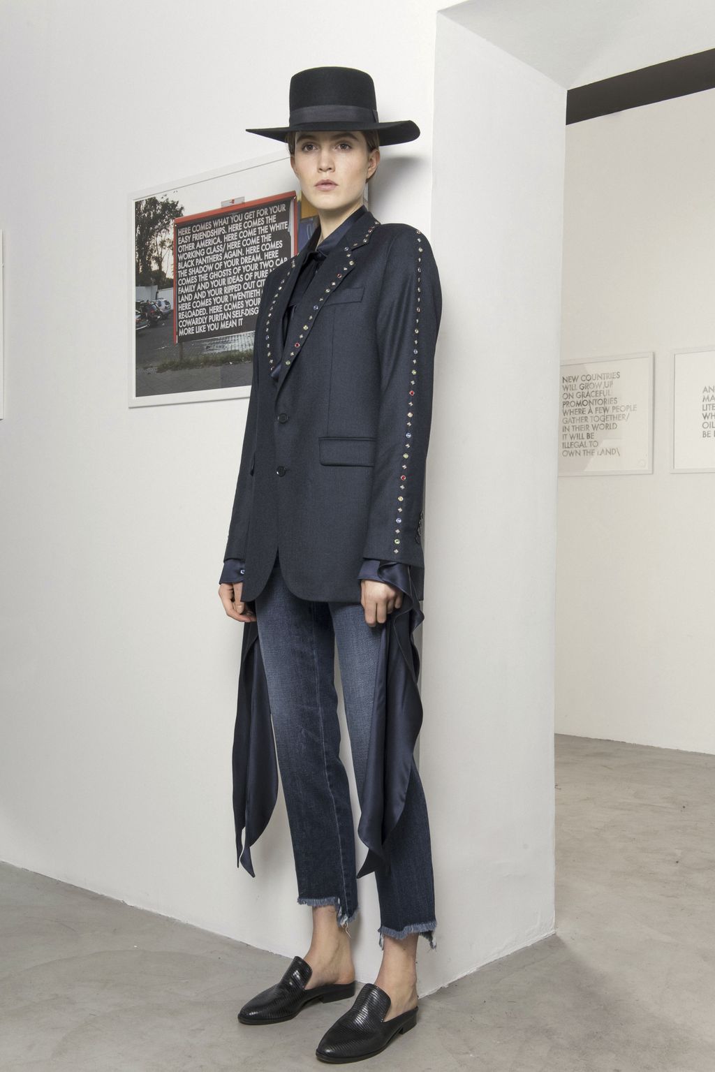 Fashion Week Paris Pre-Fall 2017 look 14 from the Each x Other collection 女装