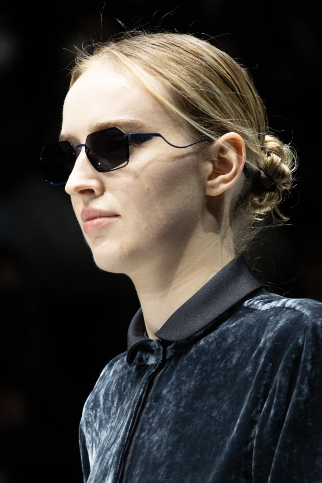 Fashion Week Milan Fall/Winter 2022 look 67 from the Emporio Armani collection 女装配饰