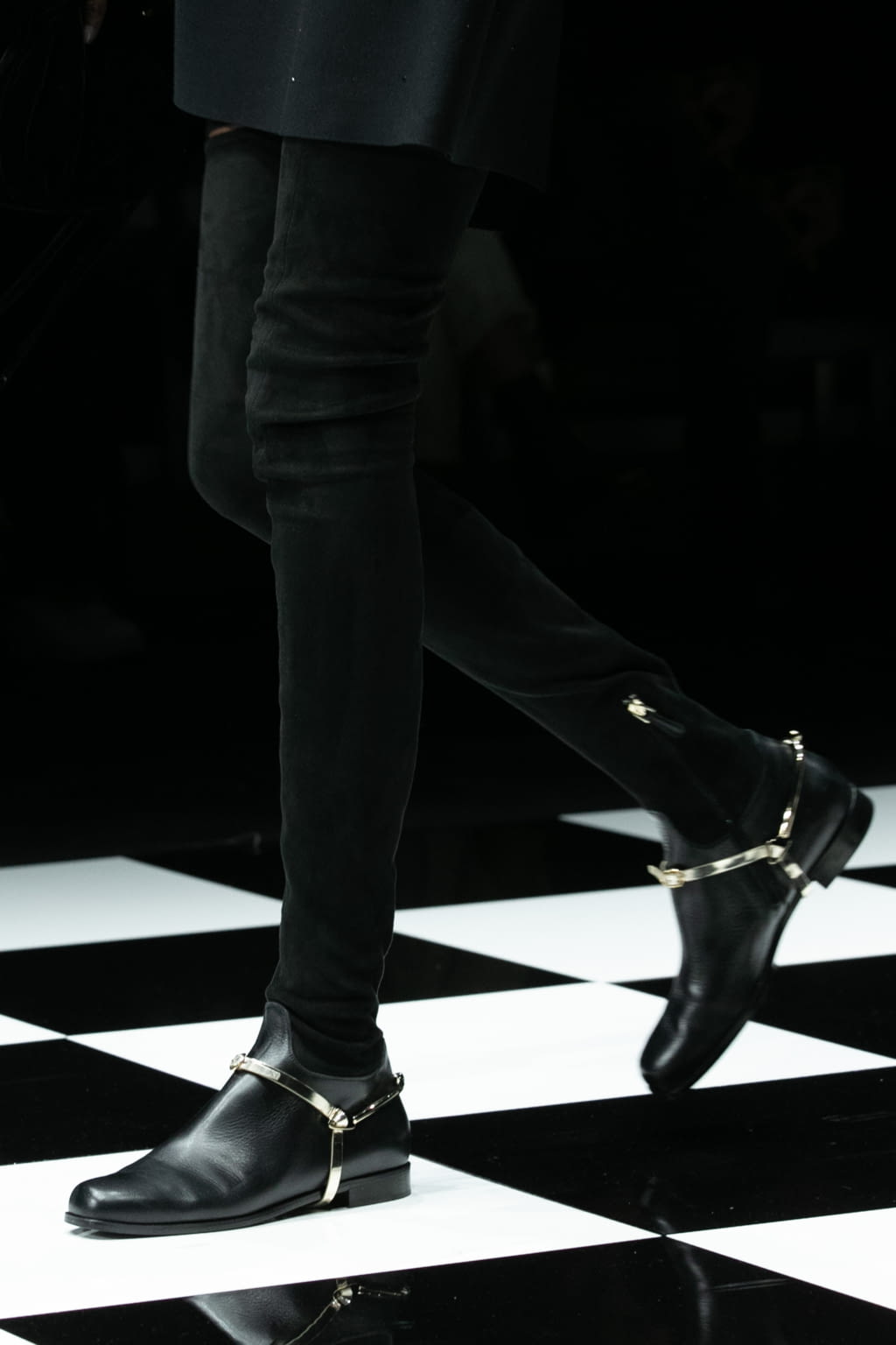 Fashion Week Milan Fall/Winter 2022 look 43 from the Emporio Armani collection womenswear accessories