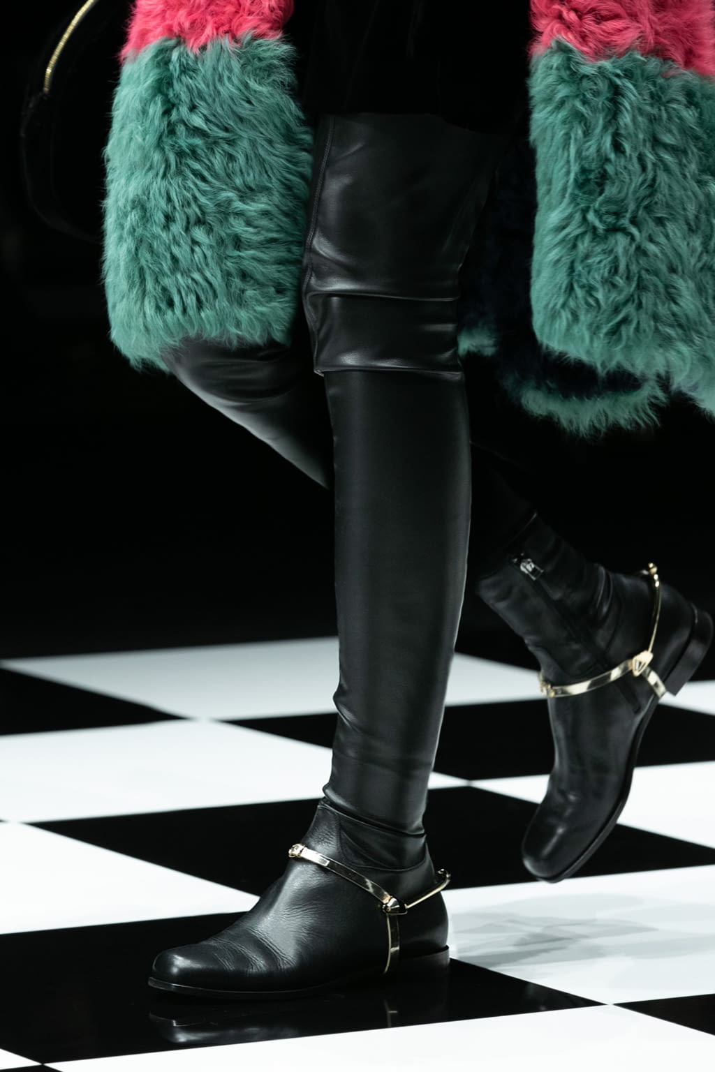 Fashion Week Milan Fall/Winter 2022 look 45 from the Emporio Armani collection womenswear accessories