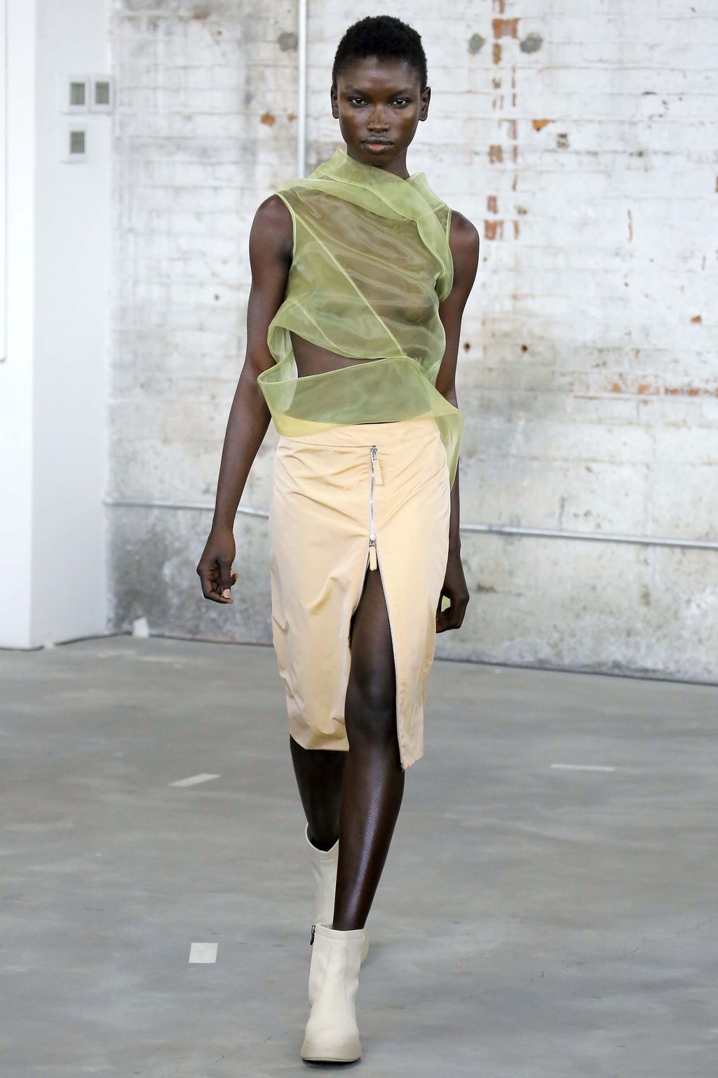 Fashion Week New York Spring/Summer 2018 look 38 from the Eckhaus Latta collection 女装