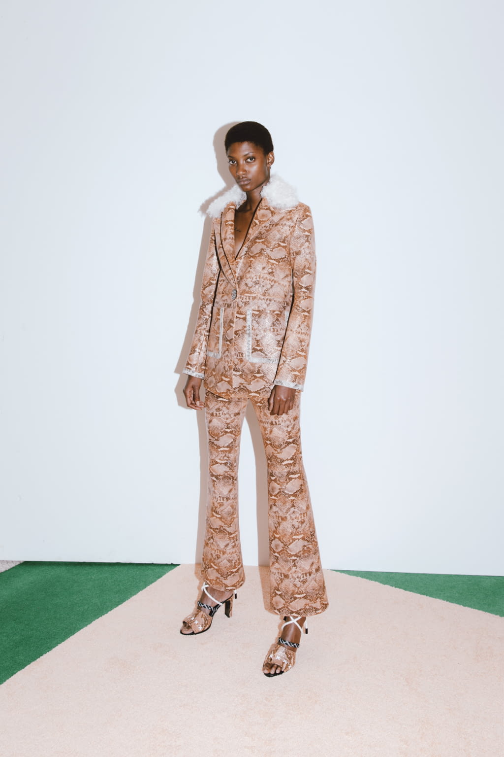 Fashion Week New York Resort 2018 look 21 from the Edun collection 女装