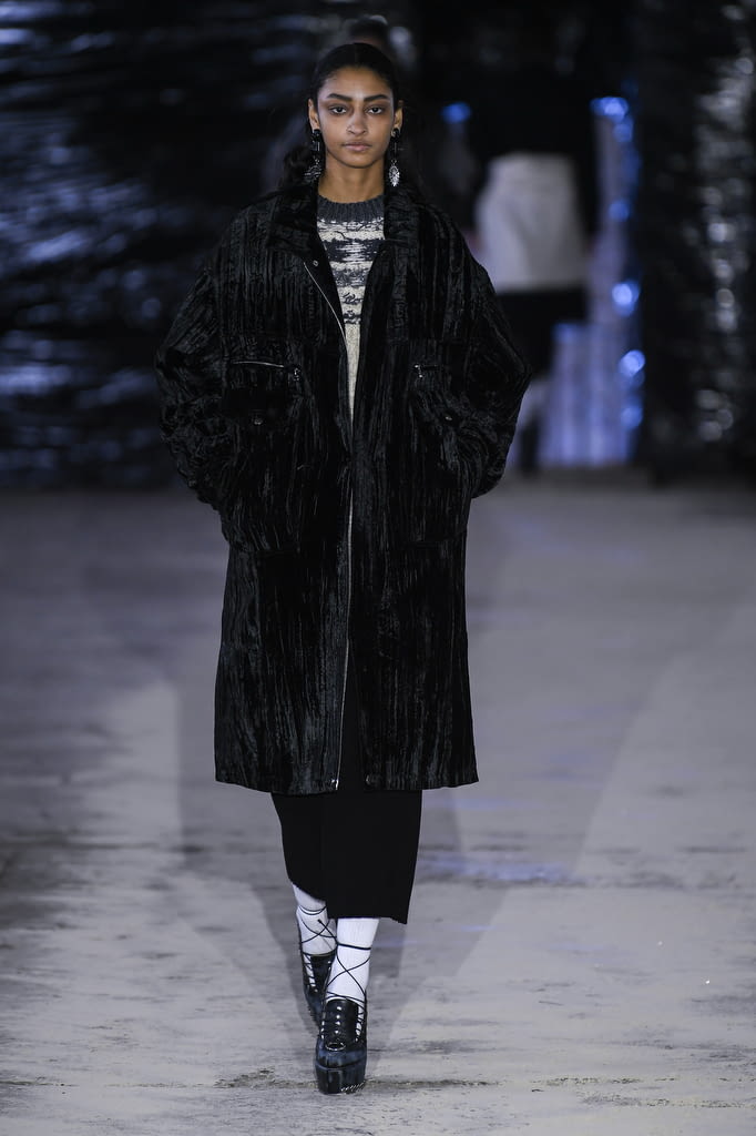 Fashion Week London Fall/Winter 2022 look 5 from the EDWARD CRUTCHLEY collection 女装