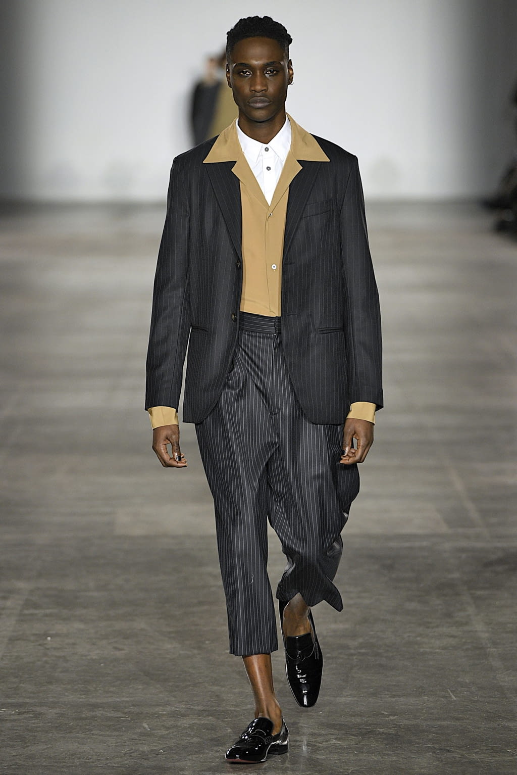 Fashion Week London Fall/Winter 2019 look 5 from the EDWARD CRUTCHLEY collection menswear