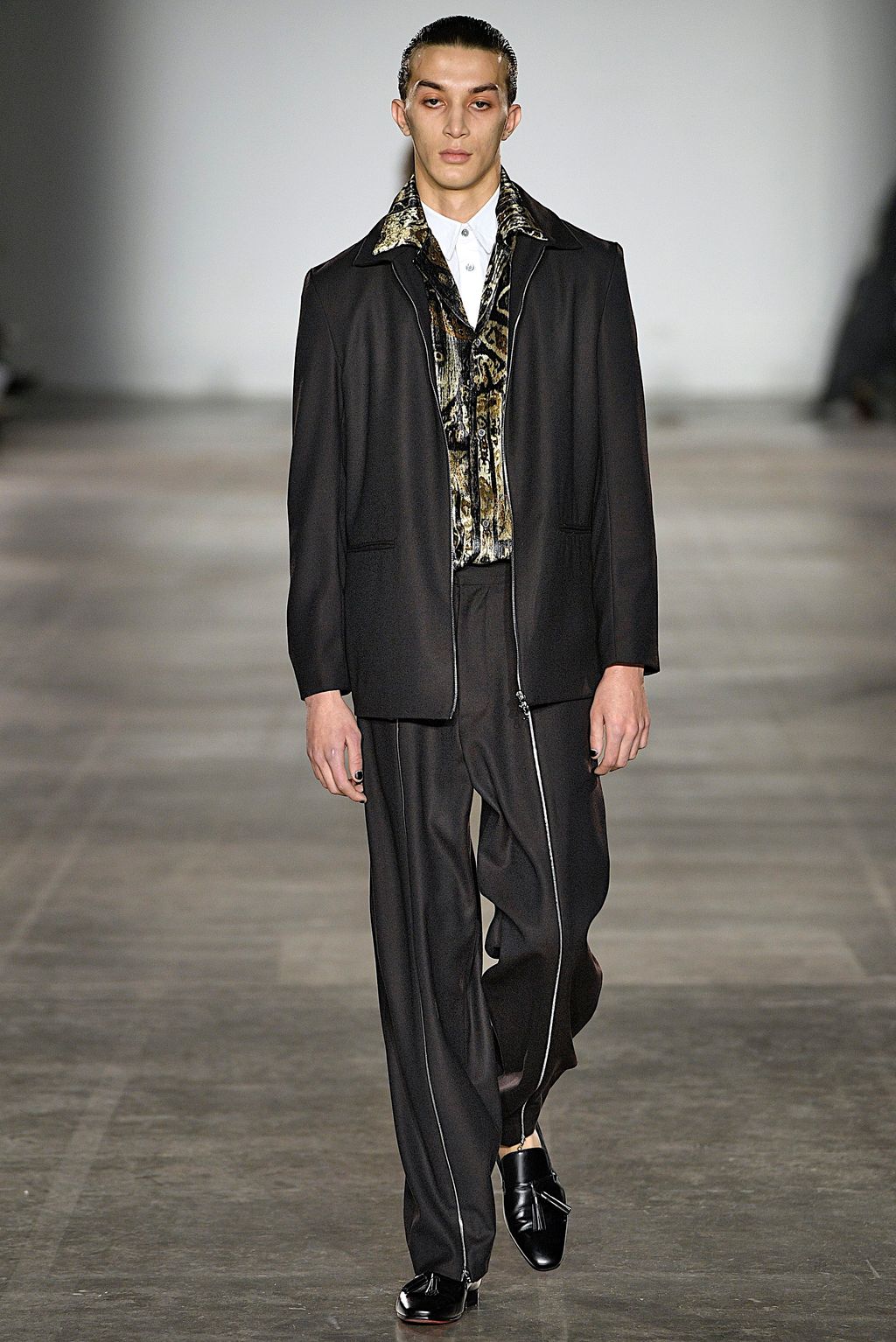 Fashion Week London Fall/Winter 2019 look 18 from the EDWARD CRUTCHLEY collection menswear
