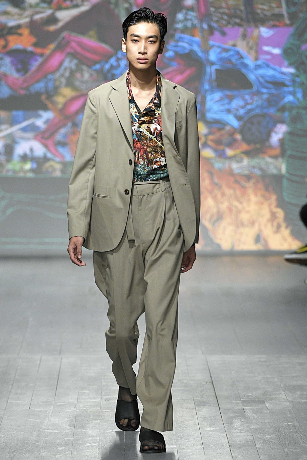 Fashion Week London Spring/Summer 2019 look 2 from the EDWARD CRUTCHLEY collection menswear