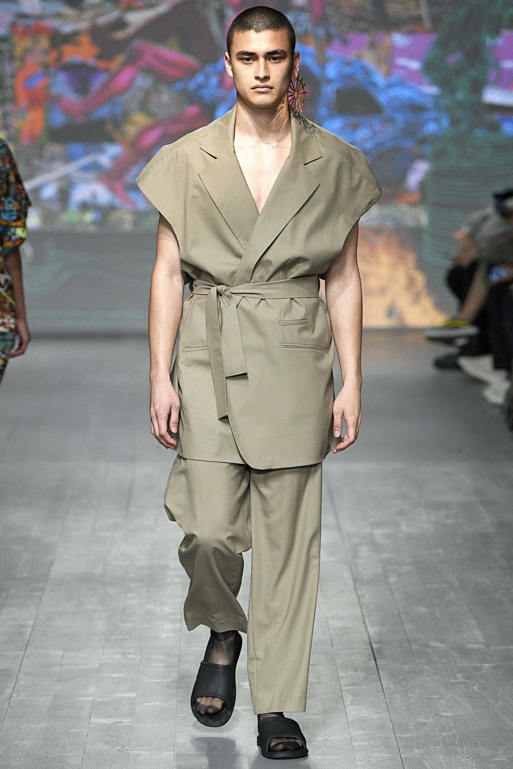 Fashion Week London Spring/Summer 2019 look 4 from the EDWARD CRUTCHLEY collection menswear