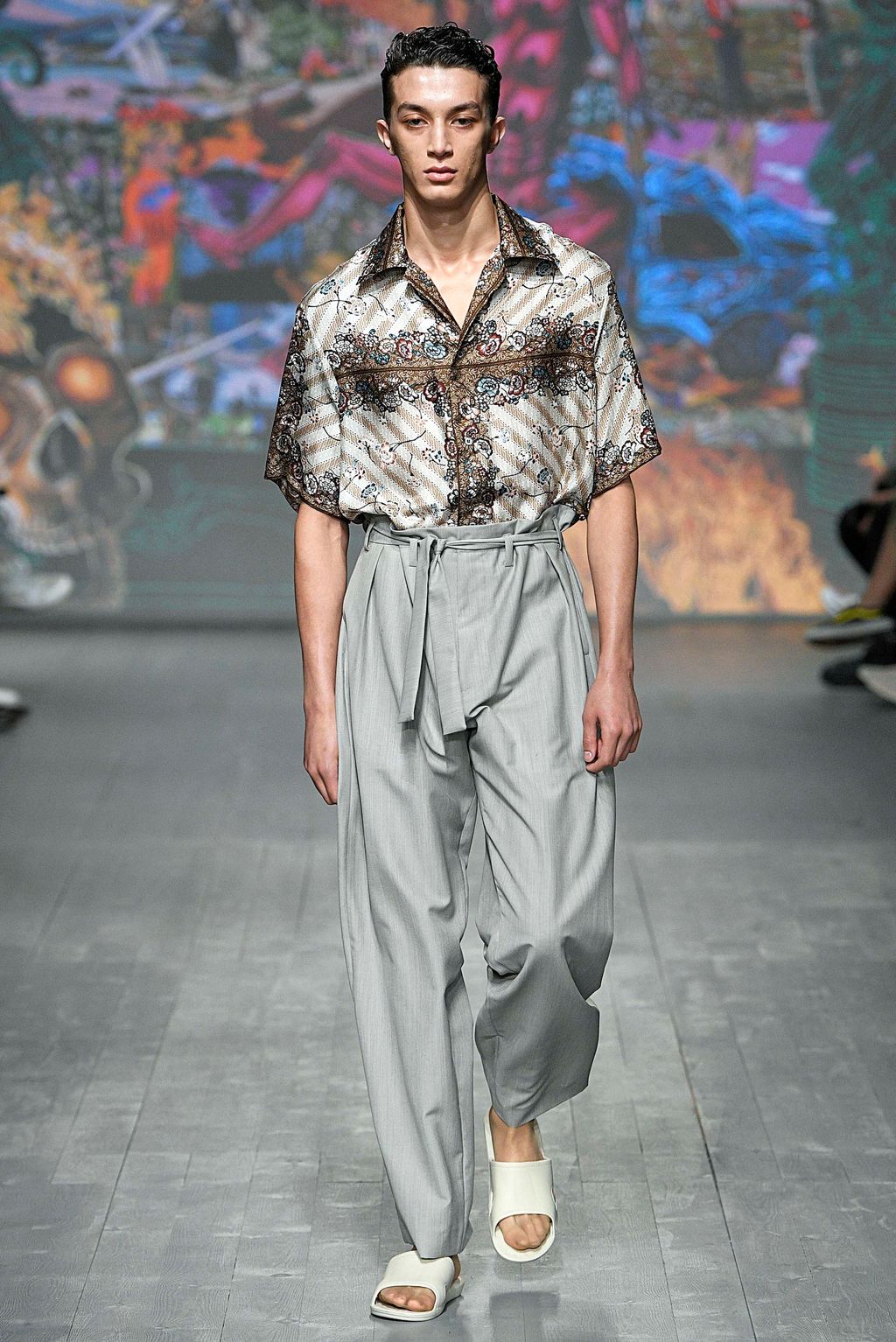Fashion Week London Spring/Summer 2019 look 12 from the EDWARD CRUTCHLEY collection 男装