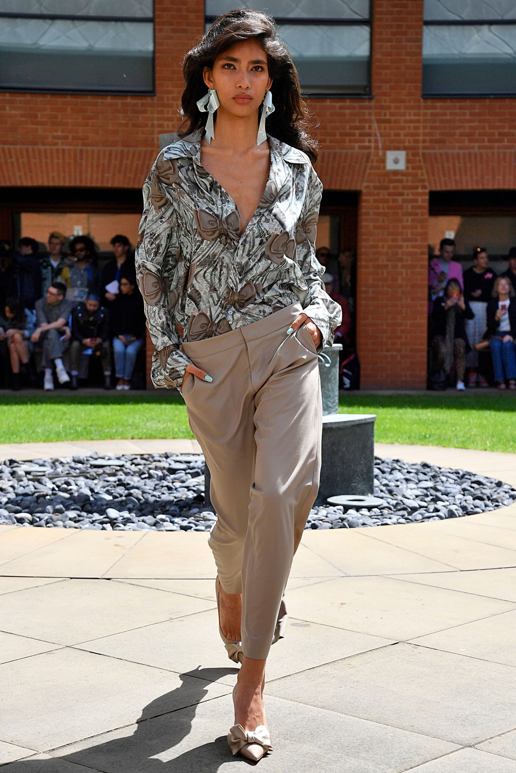 Fashion Week London Spring/Summer 2020 look 4 de la collection EDWARD CRUTCHLEY menswear