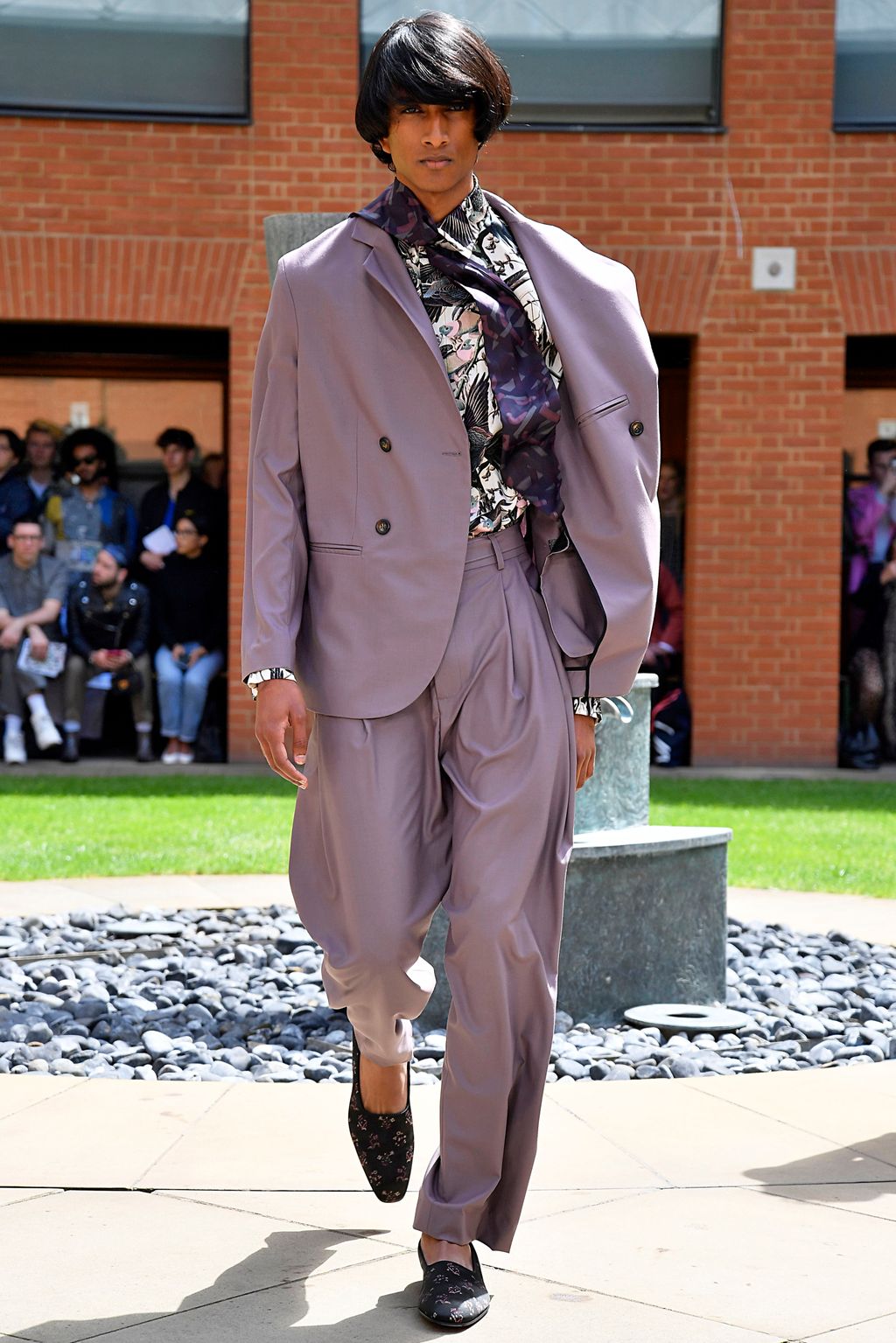 Fashion Week London Spring/Summer 2020 look 8 from the EDWARD CRUTCHLEY collection menswear