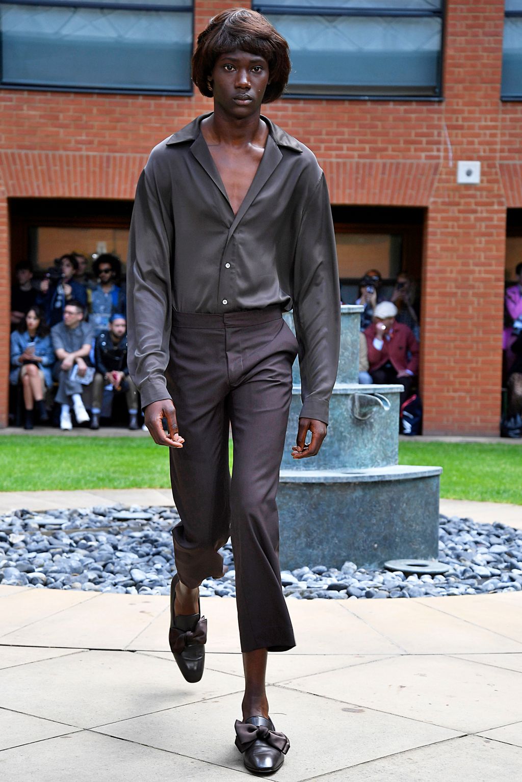 Fashion Week London Spring/Summer 2020 look 11 from the EDWARD CRUTCHLEY collection menswear