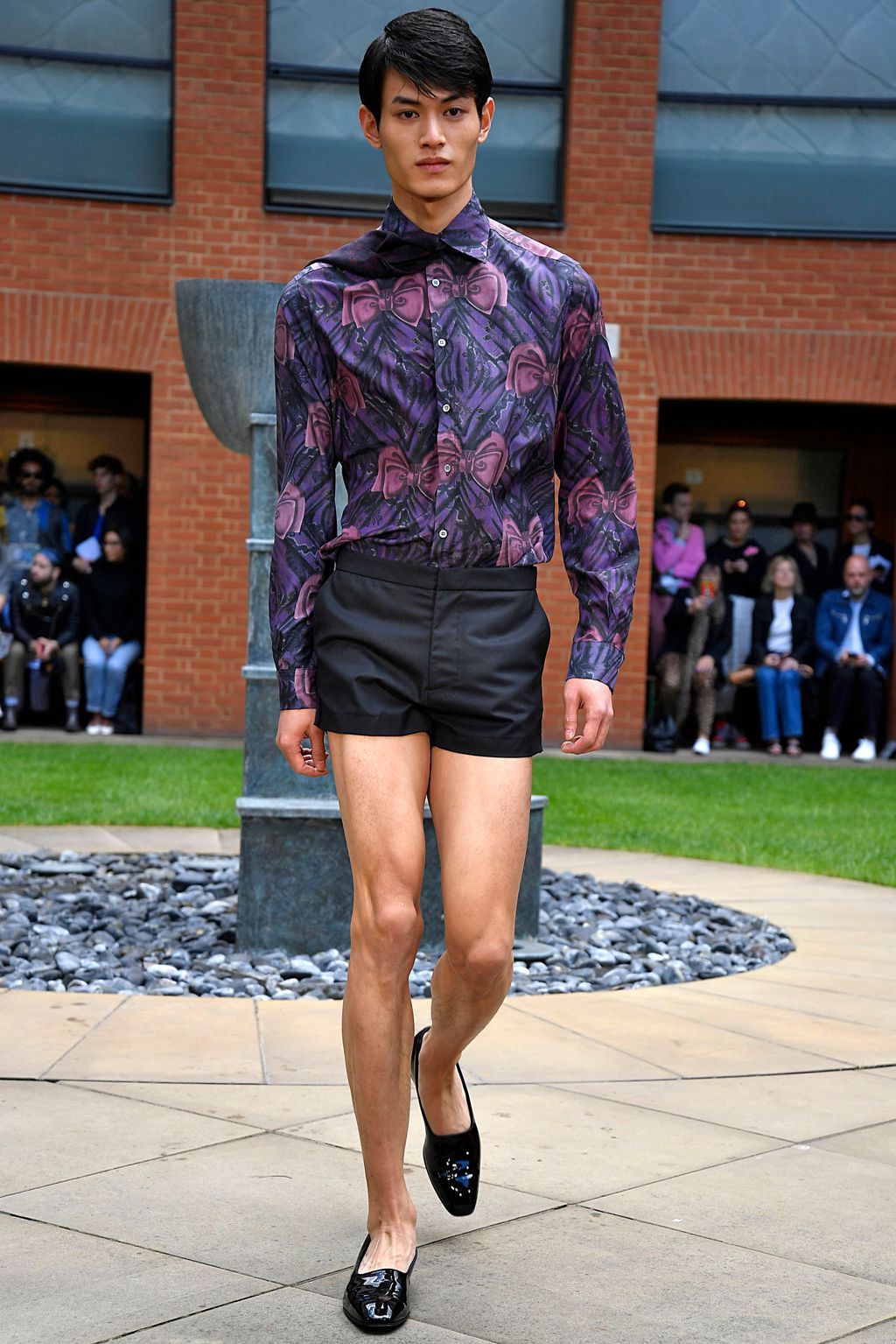 Fashion Week London Spring/Summer 2020 look 15 from the EDWARD CRUTCHLEY collection menswear