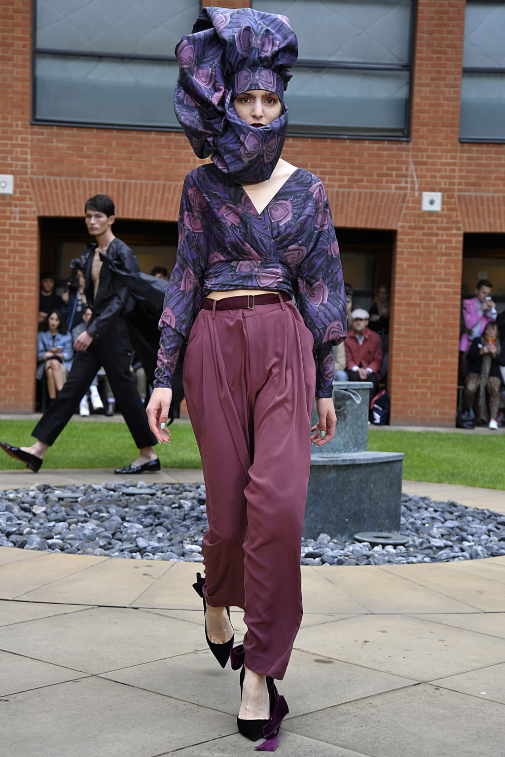Fashion Week London Spring/Summer 2020 look 22 from the EDWARD CRUTCHLEY collection 男装