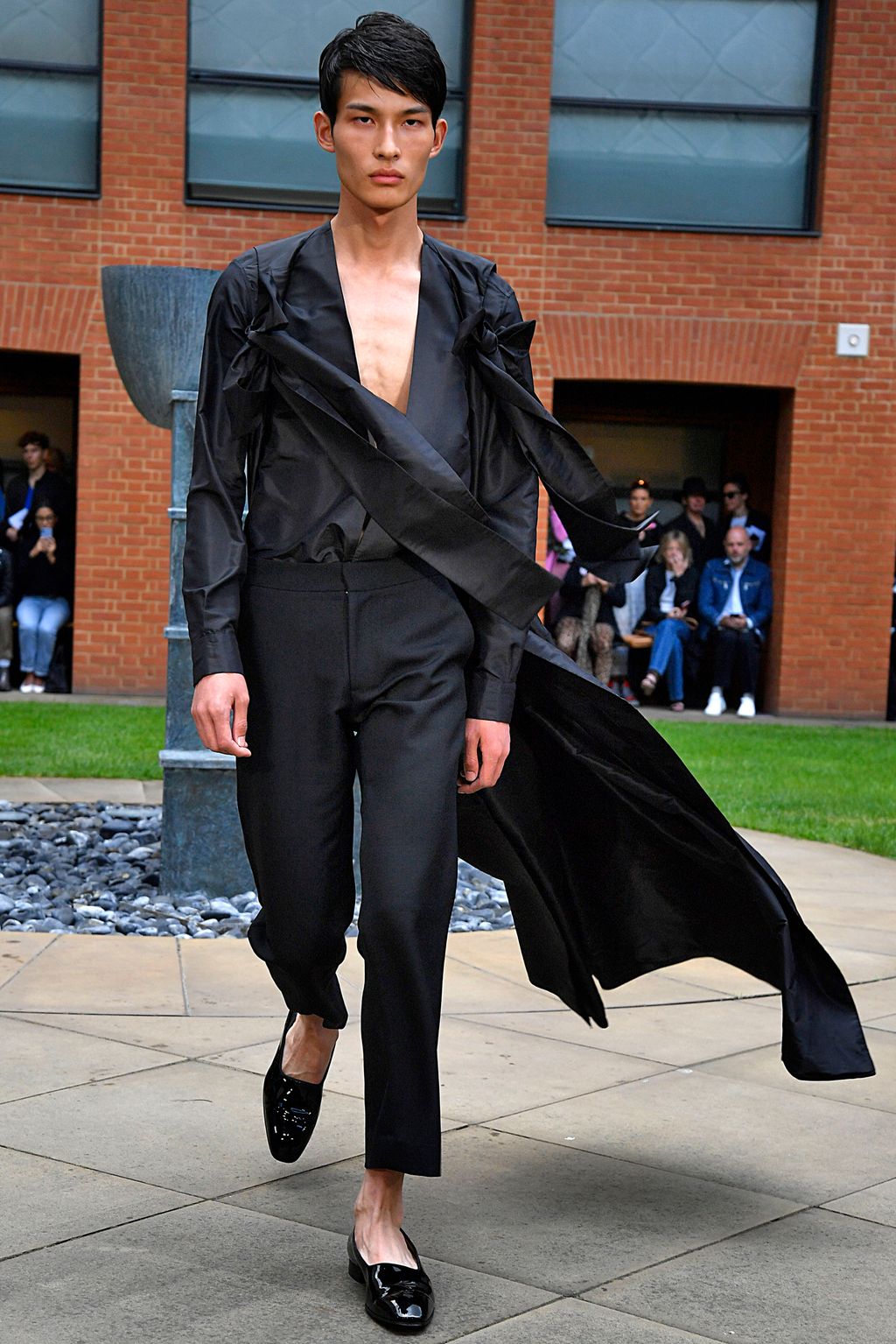 Fashion Week London Spring/Summer 2020 look 23 from the EDWARD CRUTCHLEY collection menswear