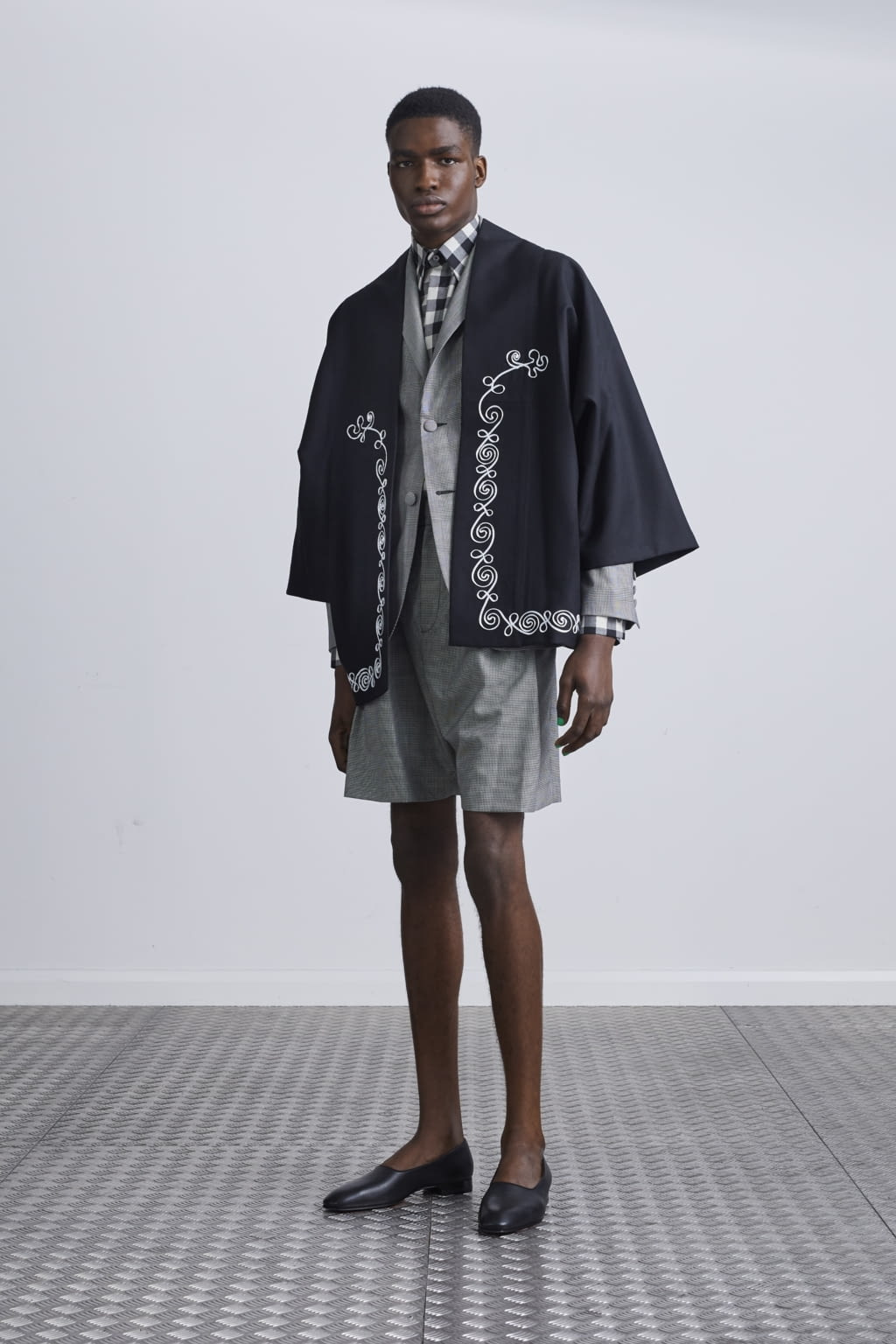 Fashion Week London Spring/Summer 2021 look 2 from the EDWARD CRUTCHLEY collection 女装