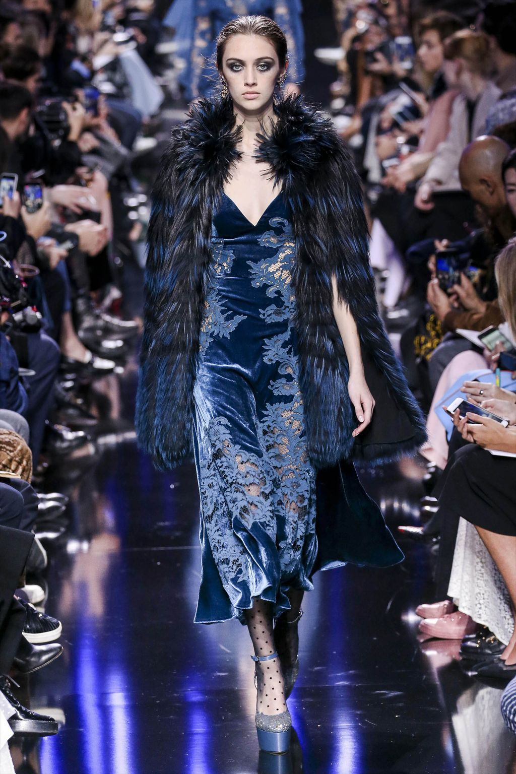 Fashion Week Paris Fall/Winter 2017 look 24 from the Elie Saab collection 女装