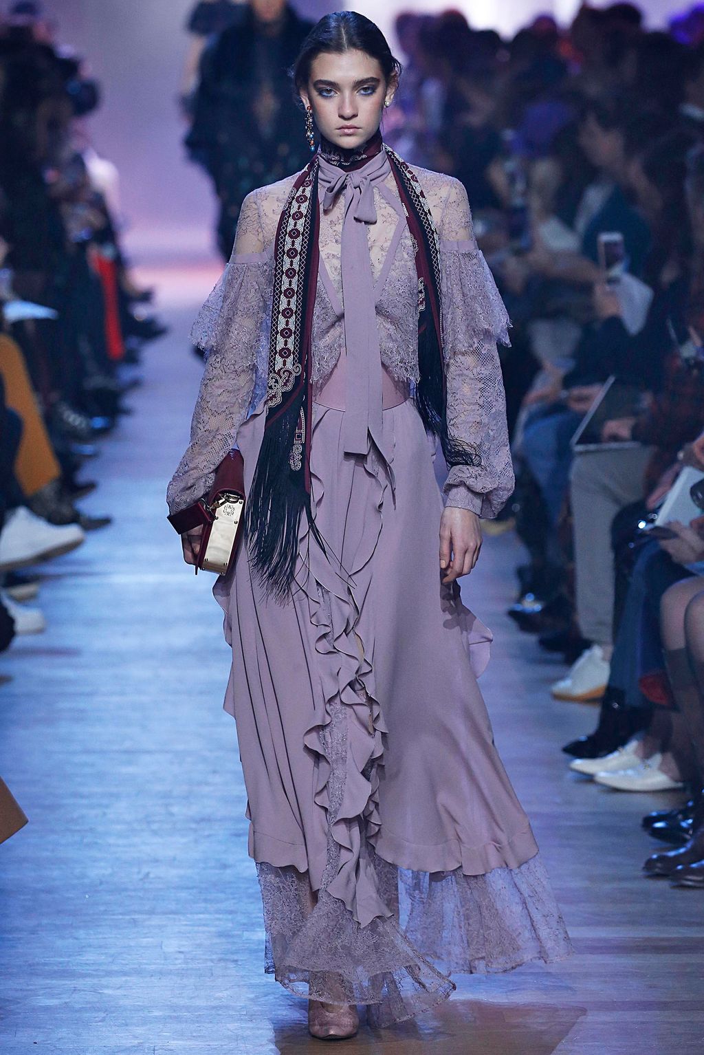 Fashion Week Paris Fall/Winter 2018 look 27 from the Elie Saab collection 女装