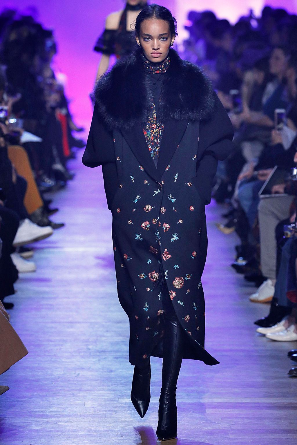 Fashion Week Paris Fall/Winter 2018 look 28 from the Elie Saab collection 女装
