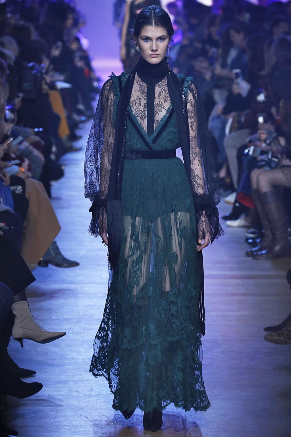 Fashion Week Paris Fall/Winter 2018 look 38 from the Elie Saab collection 女装