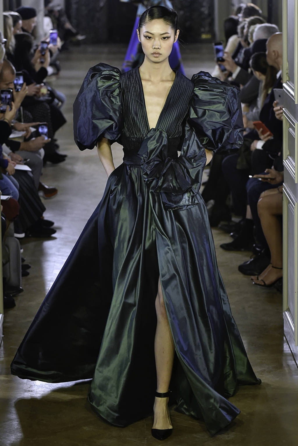 Fashion Week Paris Fall/Winter 2019 look 14 from the Elie Saab collection womenswear