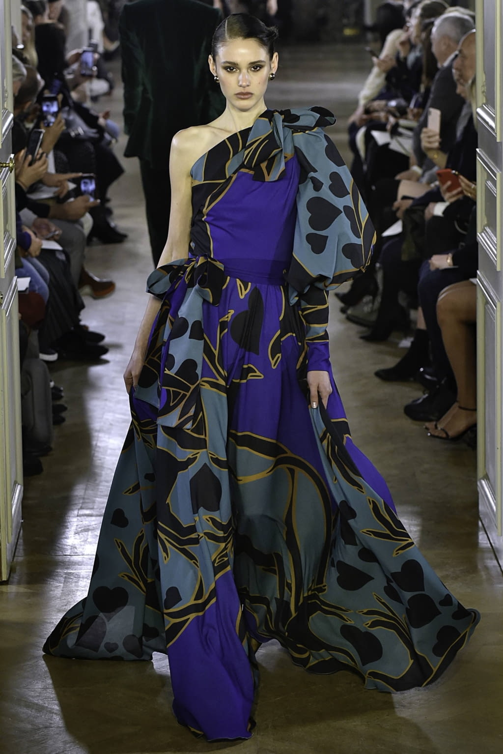 Fashion Week Paris Fall/Winter 2019 look 17 from the Elie Saab collection 女装