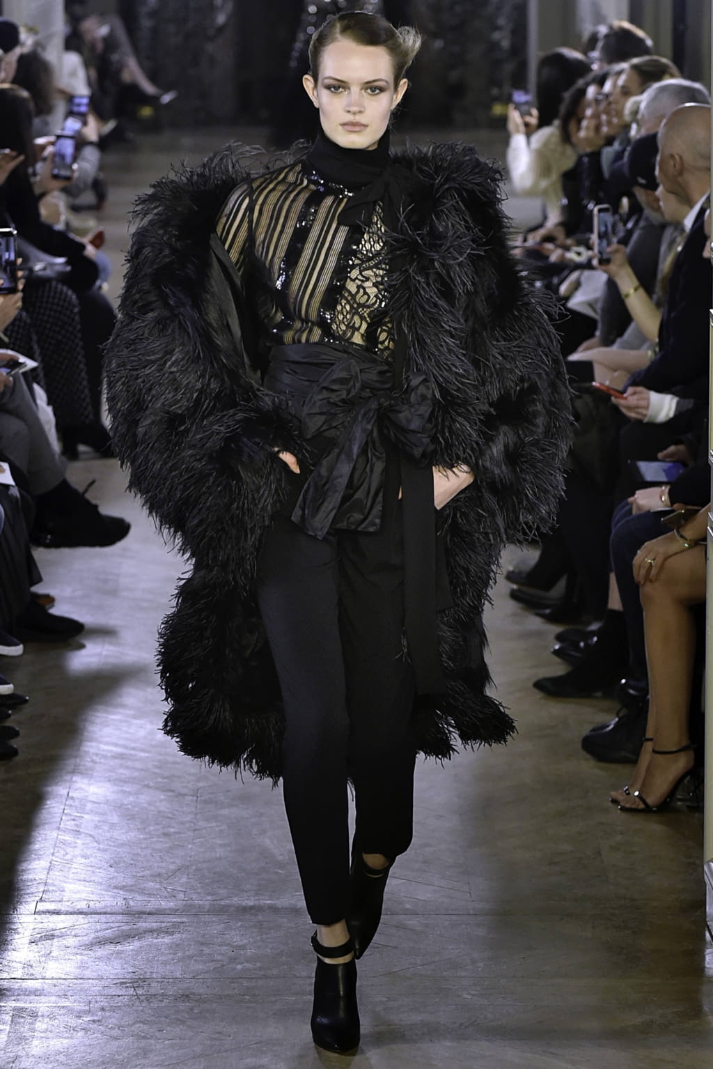 Fashion Week Paris Fall/Winter 2019 look 38 de la collection Elie Saab womenswear