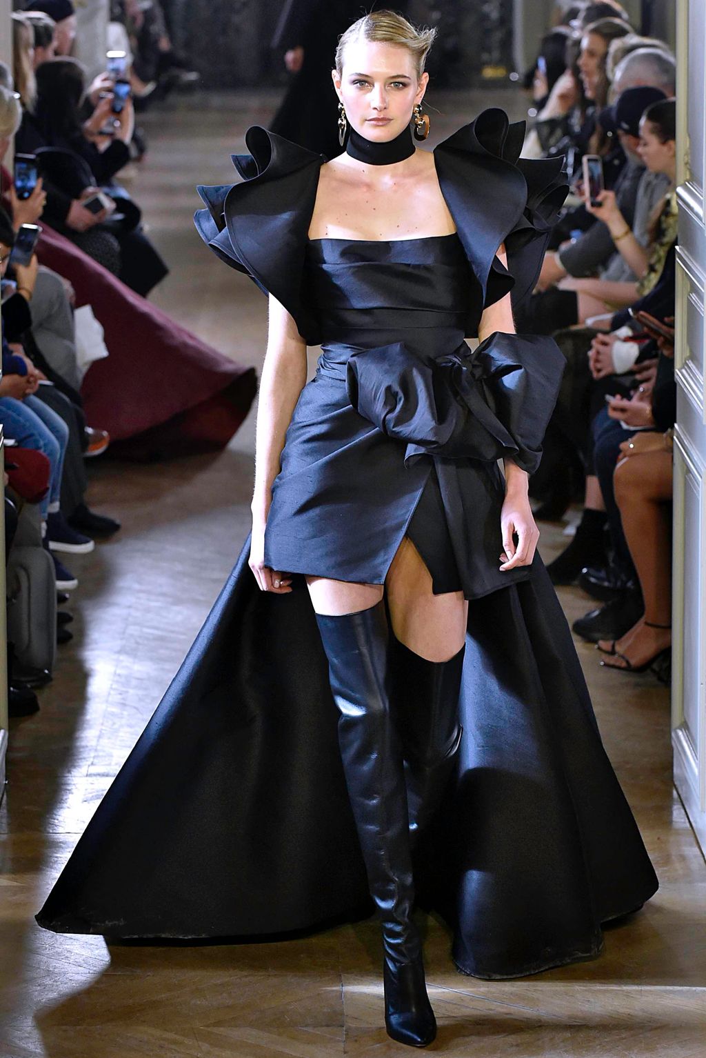 Fashion Week Paris Fall/Winter 2019 look 54 de la collection Elie Saab womenswear