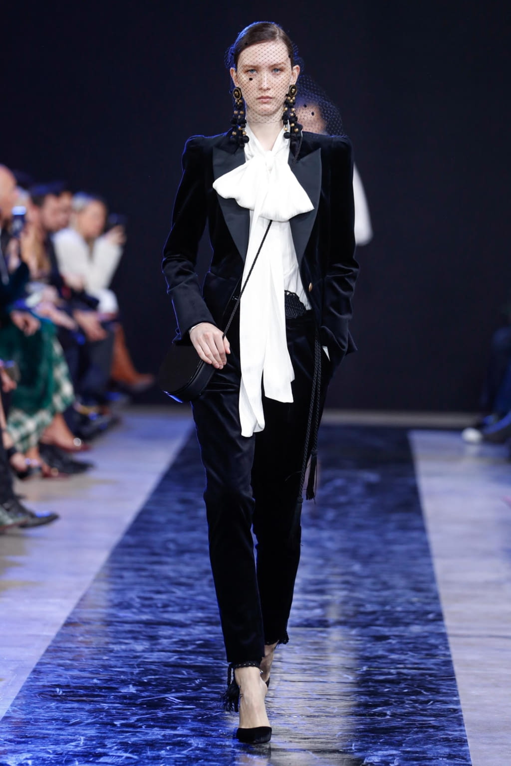Fashion Week Paris Fall/Winter 2020 look 1 de la collection Elie Saab womenswear